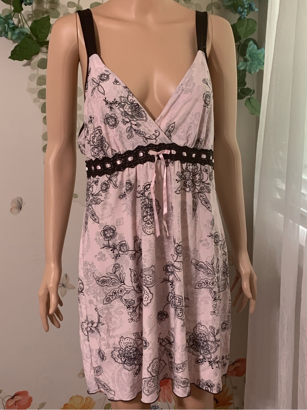 🌸 Sz L Women's Pink Floral Sleep Chemise with Black Trim